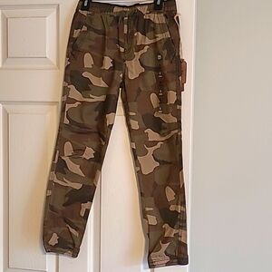 NWT True Craft boys camouflage pants/joggers, size 8.